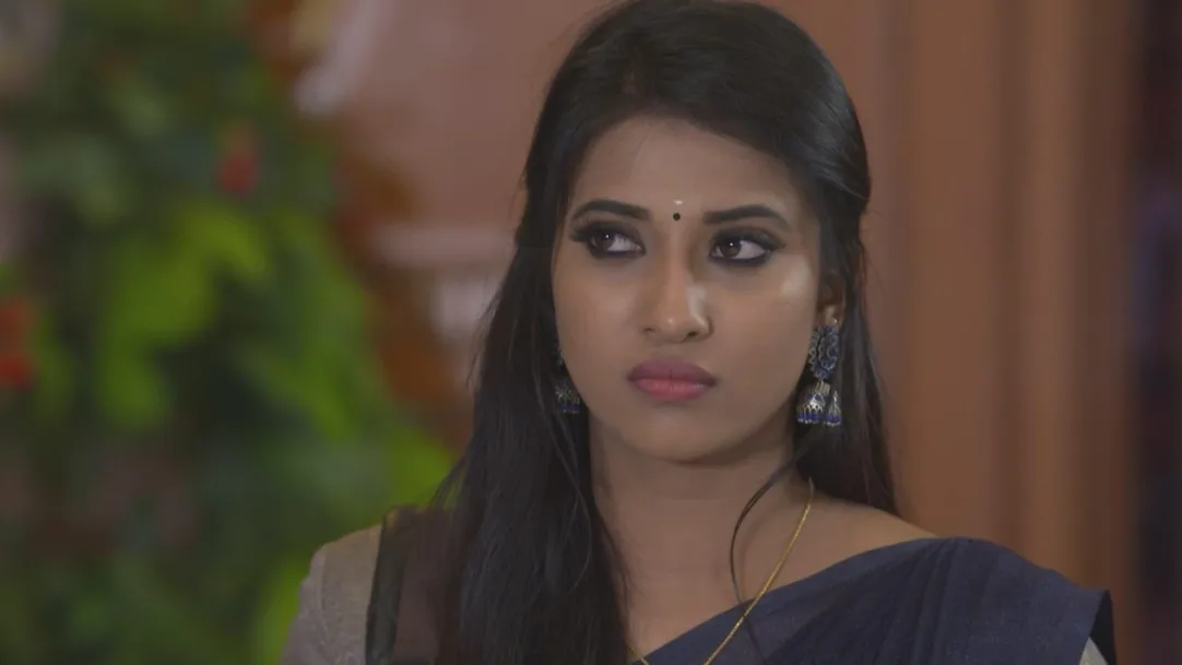 Vasundhara tries to change Arjun's decision 