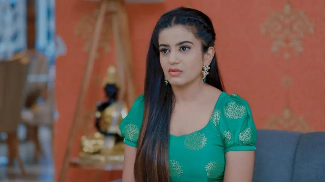 Trishul tries to appease Shivani - Naagini 2 