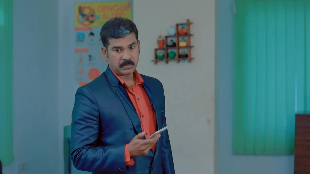 Sambashiva gets his hands on Shivani's mobile - Naagini 2 