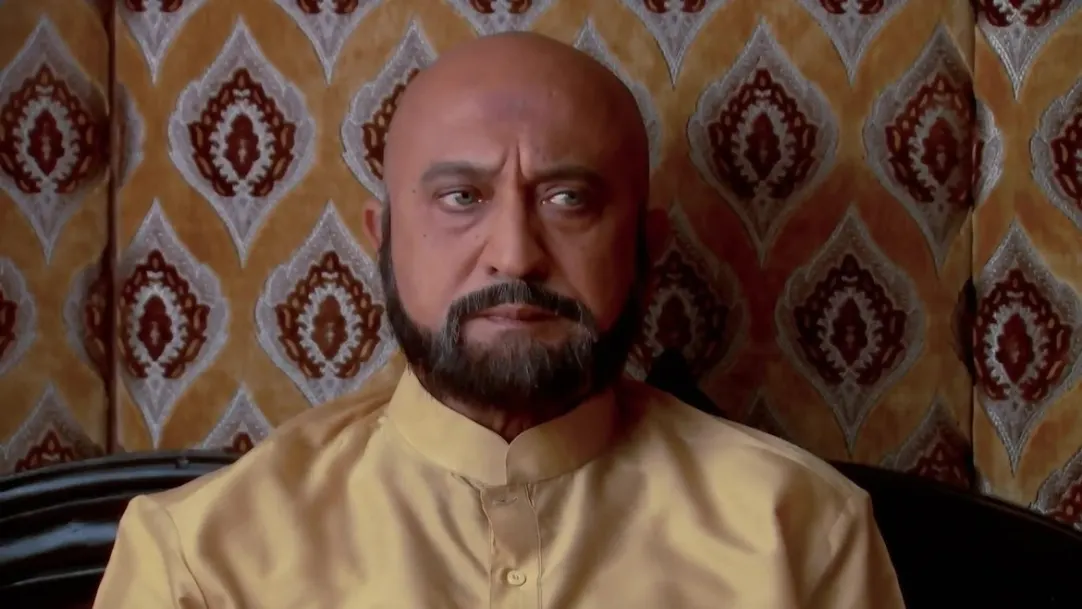 Gafoor asks Razia about his daughter - Qubool Hai 