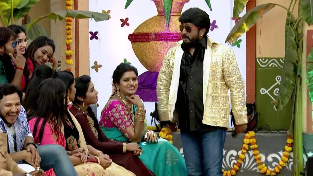Hilarious act by Balakrishna's impersonator 