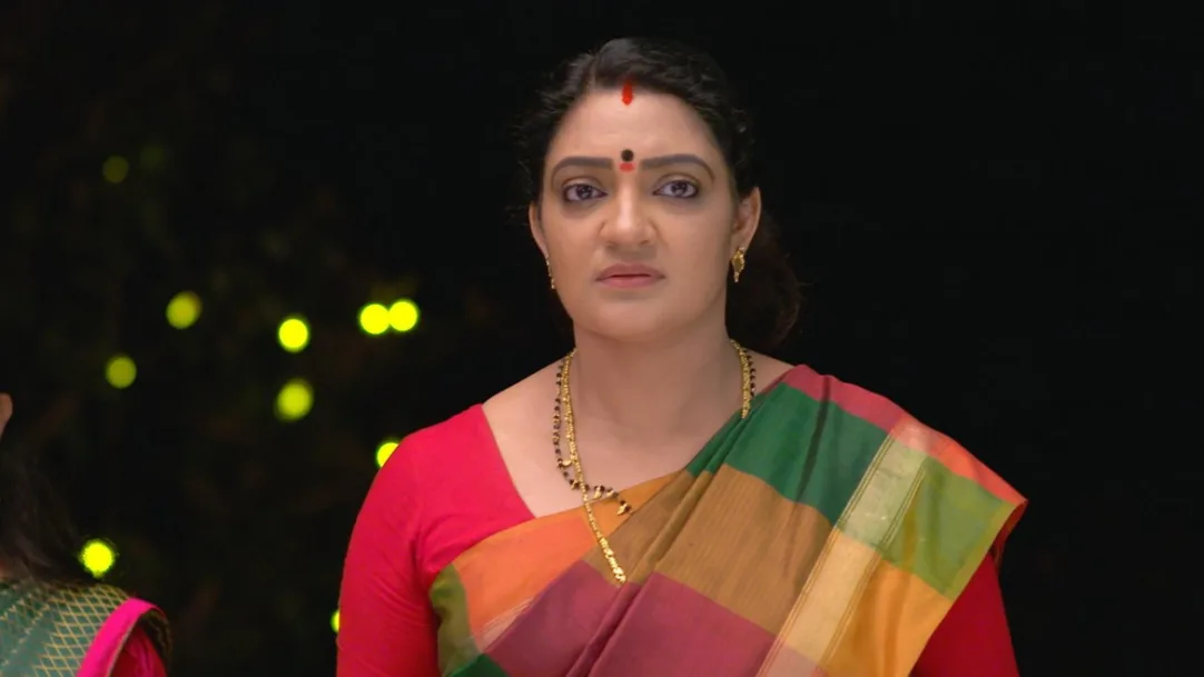 Priya stops Thulasi - Kaiyethum Dooram 