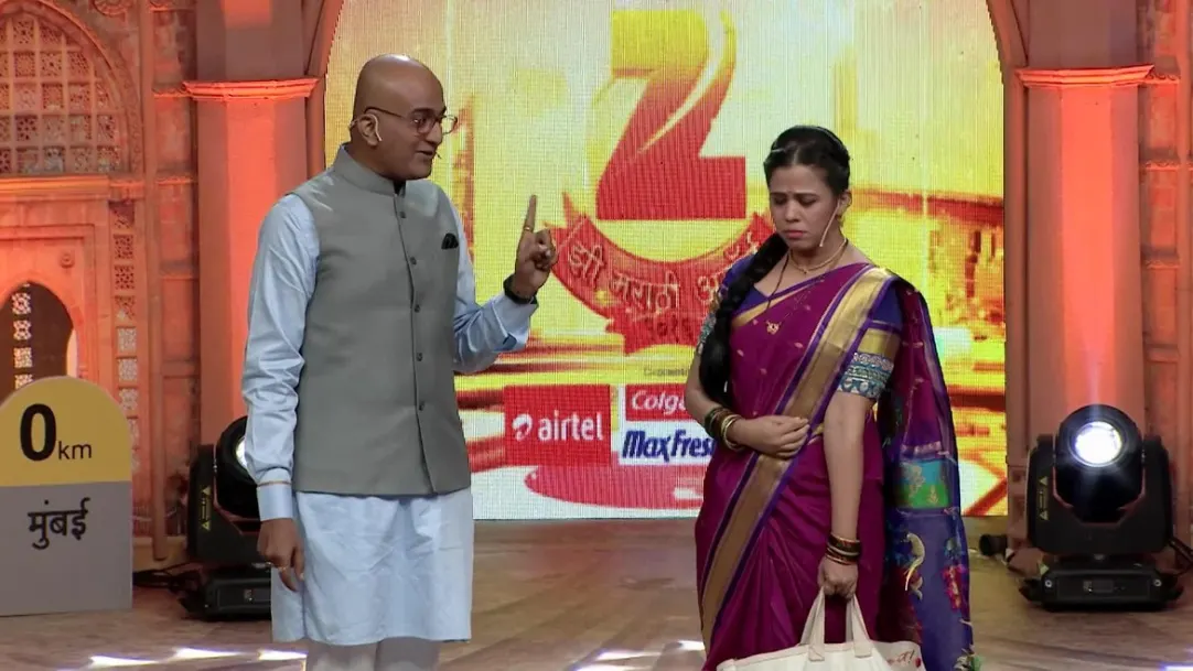 Radhika and Lele Entertains the Audience - Zee Marathi Awards 2016 – Highlights 
