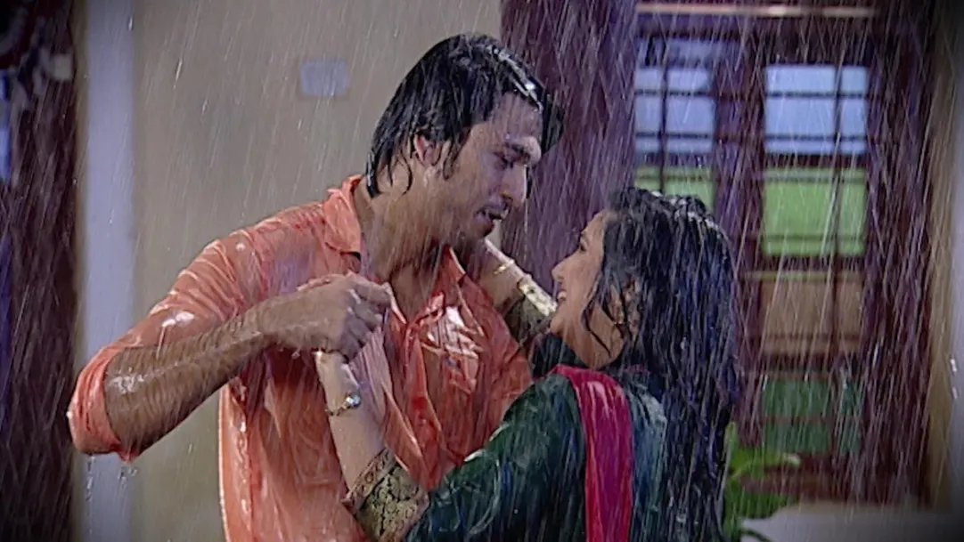 Julun Yeti Reshimgathi - Monsoon special song 