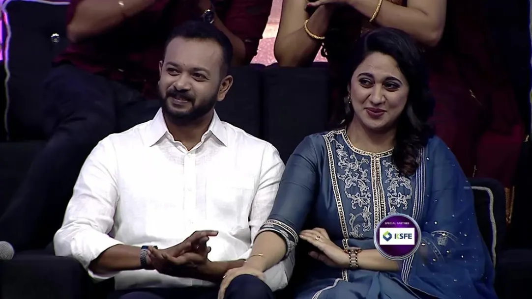 Bipin and Nisaar compete in the 'Question-Answer' round - Mr and Mrs 