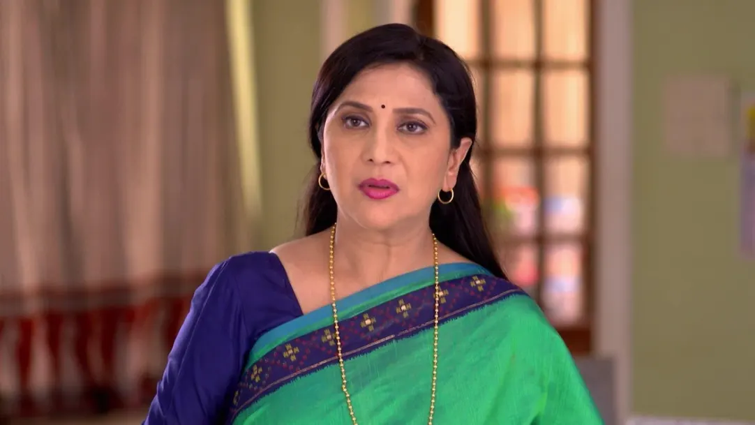 Shubhra feels upset after Asawari changes the sari 