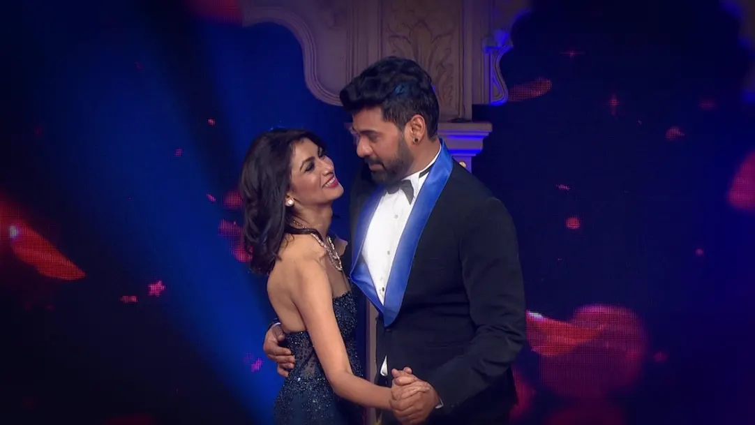 Shabir performs with the actresses | Zee Rishtey Awards 2020 