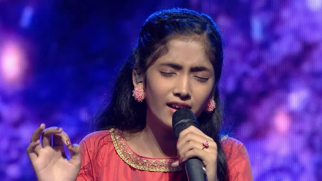 Sugandha sings 'Bhare Naina' 