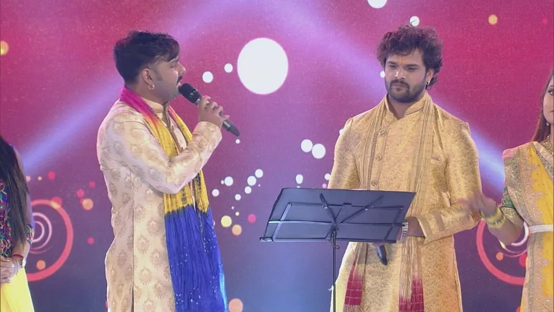 Khesari Lal Yadav and Pawan Singh perform 