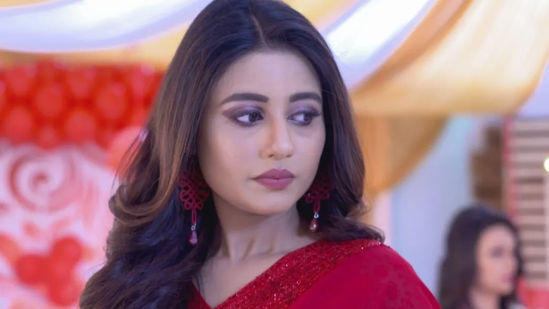 Karna screams at Radhika - Ki Kore Bolbo Tomay 
