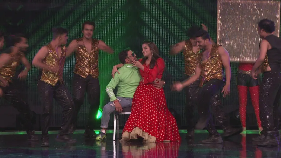 Amrapali Dubey and Dinesh Lal Yadav's mind-blowing performance 