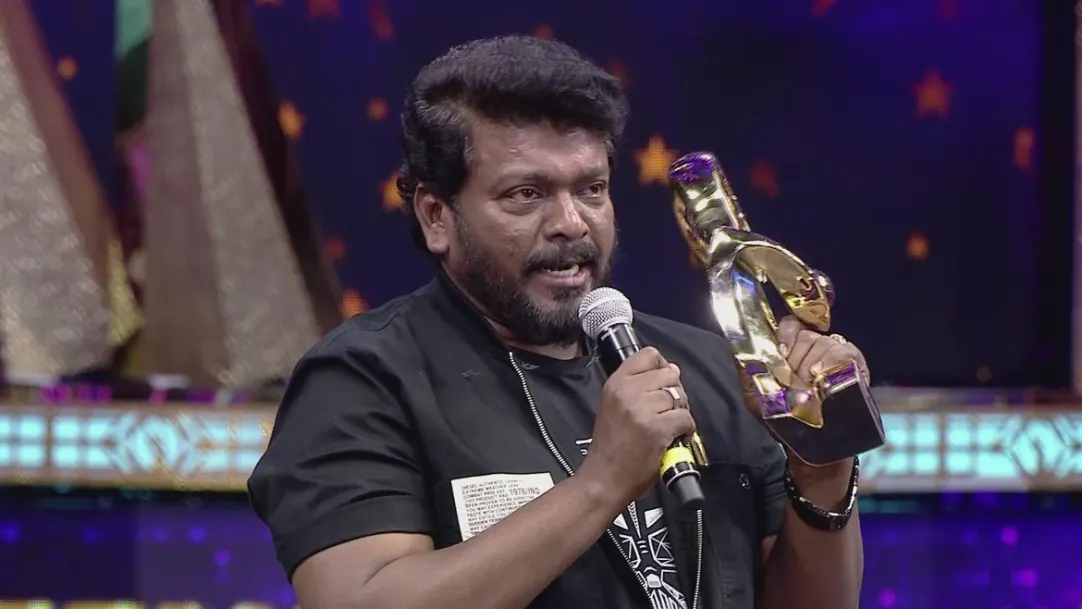 R. Parthiban gets a special gift and an award - Best of Zee Cine Awards Tamil 2020 