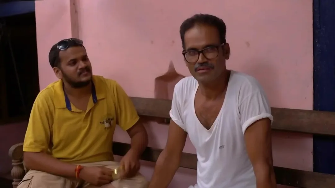 Bhau pretends that his daughter is dead - Ek Gaav Bhutacha 