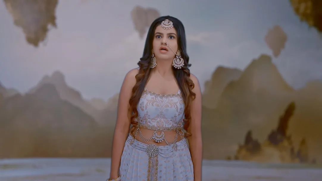 Shivani wonders about the eagle who helped her - Naagini 2 