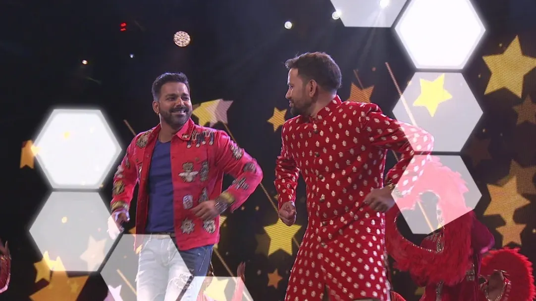 Dinesh Lal Yadav and Pawan Singh's duo performance 