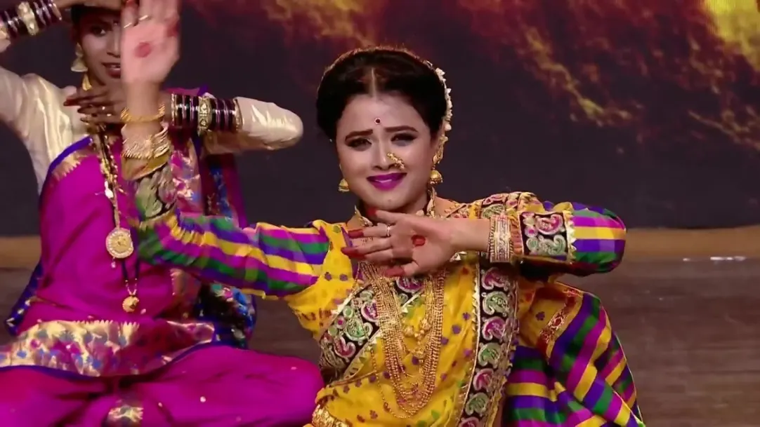 Abhijit and Rujuta's beautiful performance - Marathi Bhasha Divas 2020 