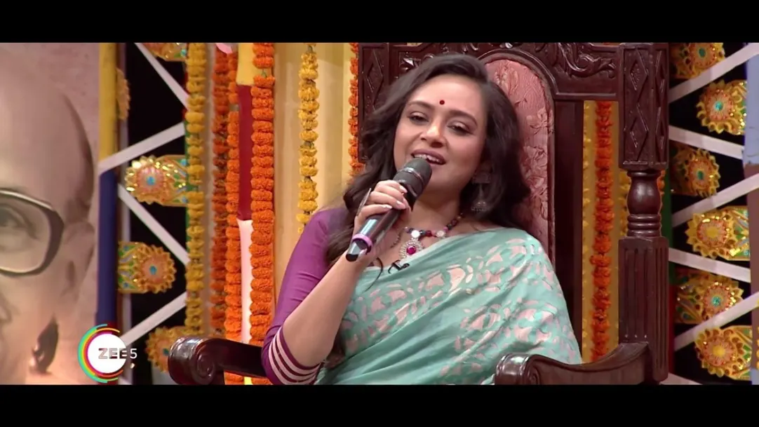 Actor Bidipta performs - Gaane Gaane Pujo 2018 