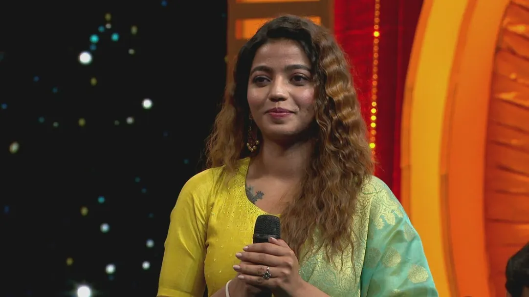 Juilee Joglekar presents a 'Lavani' song 