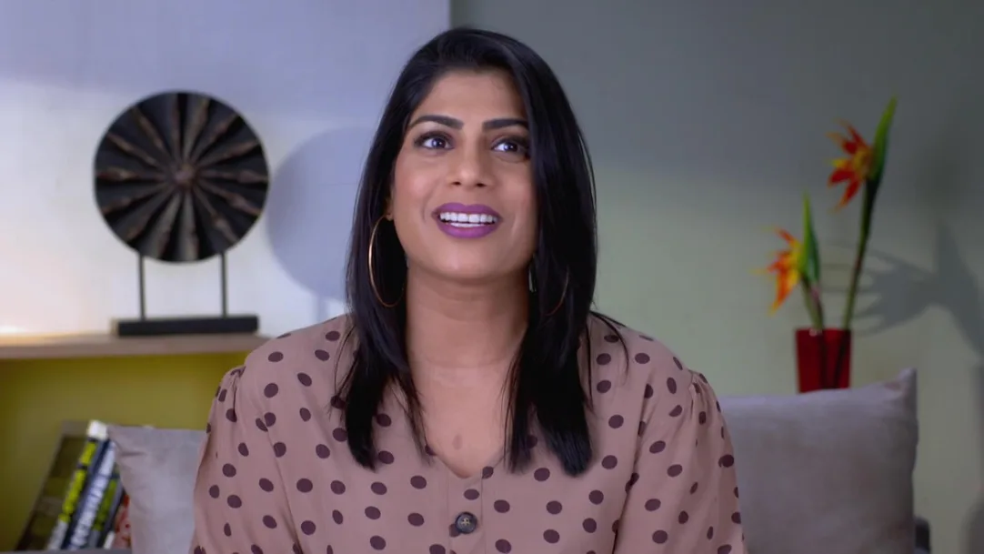 Malvika asks Momo to think about Omkar - Yeu Kashi Tashi Me Nandayla 