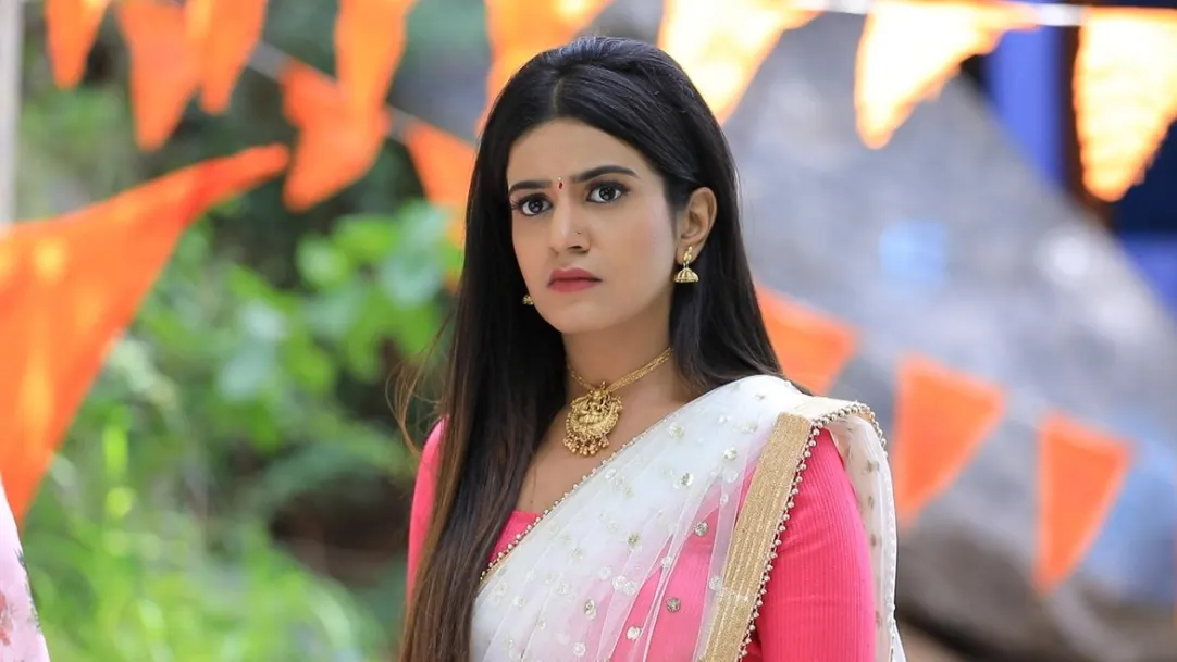 Shivani wishes to reveal the truth to Trishul - Naagini 2 