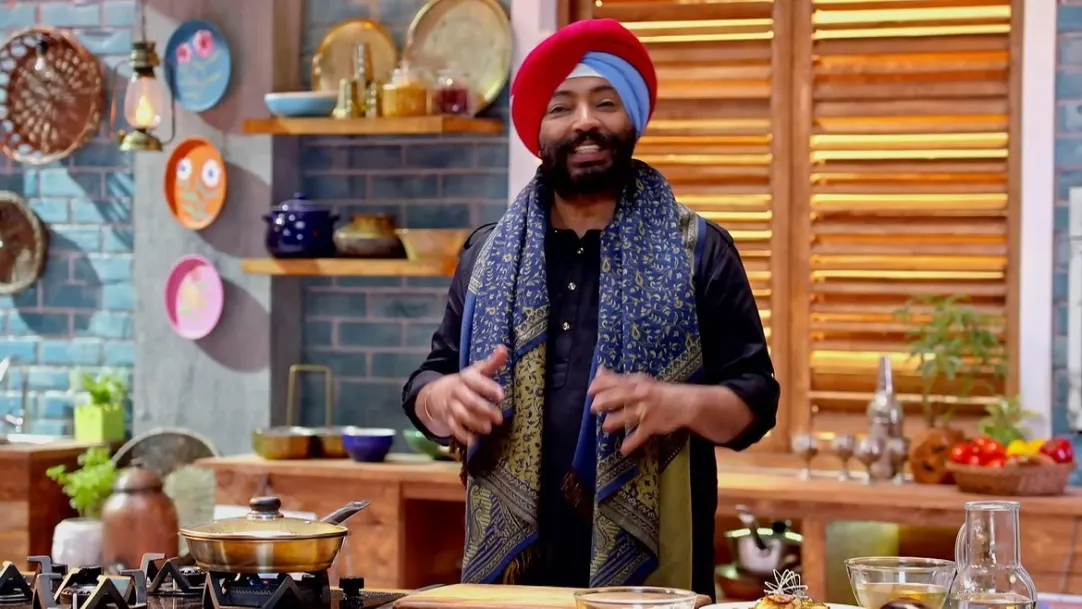 Bourani Bonjan with Naan and Pudina Chutney - Grand Trunk Rasoi 