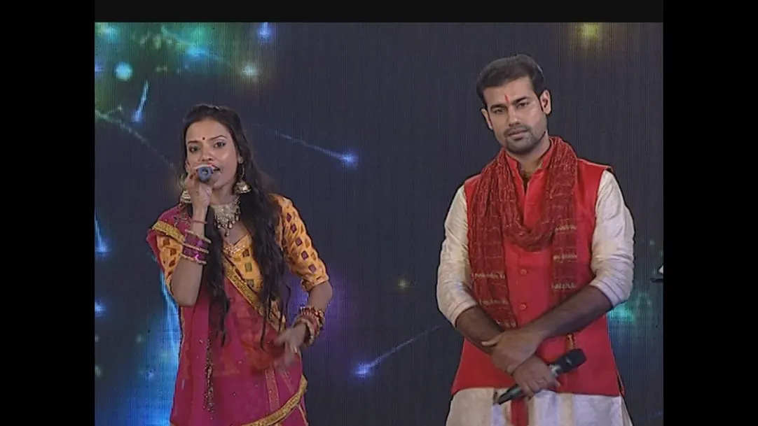 Alka Pahadiya performs with Manohar Singh 