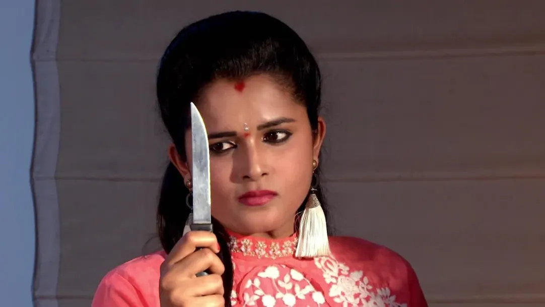 Nandika Tries to Kill Dhanush | Mutyala Muguu 