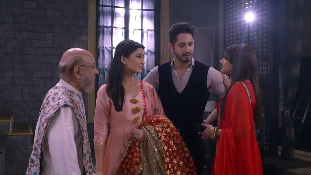 Pooja Tells Surbhi and Rahul About Naren – Piya Albela Highlights 