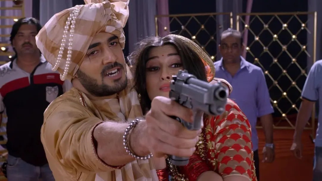 Angraj Shoots Naren in front of Pooja And Buries Him 