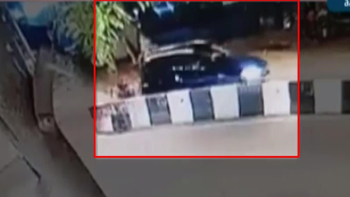 Watch Breaking News Woman Rams Bmw Car Into Ice Cream Cart Blames Dog For Accident Zee5 Latest News It was reported that the number of car accidents had increased. zee5