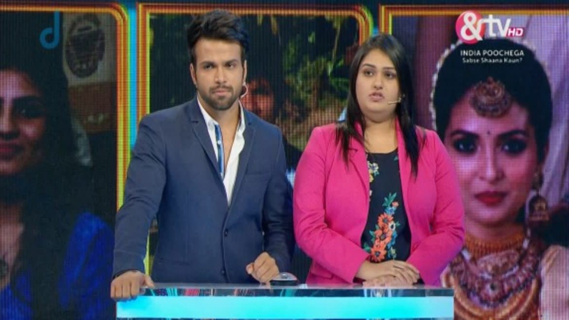Watch India Poochega Sabse Shaana Kaun Mar 25 2015 Full Episode Online In Hd Zee5 In Bhojpuri When amitabh bachchan decided to host kaun banega crorepati, an adaptation of the international franchise, who wants to be a millionaire?, little did taking cue from the likes of these shows, shah rukh khan's new show, india poochega sabse shaana kaun will aim at tapping the aspirations of. zee5