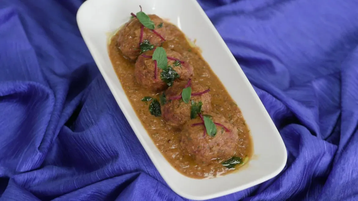 Watch Beet kofta curry recipe in Marathi aamhi saare khavayye TV Serial