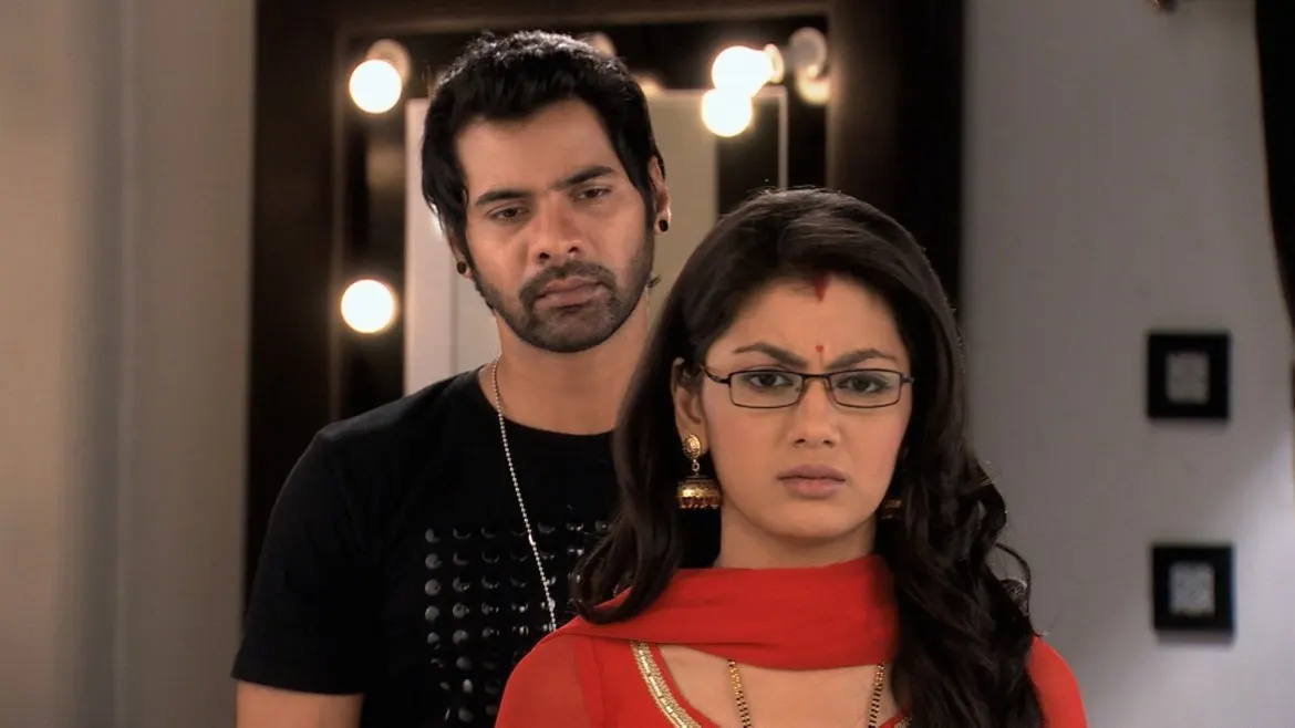 Watch Sindhooram Aug 27 2019 Full Episode Online In Hd Zee5 Pookkalam varavayi serial on zee keralam opened with 1.06. abhi arrives at pranav s house sindhooram