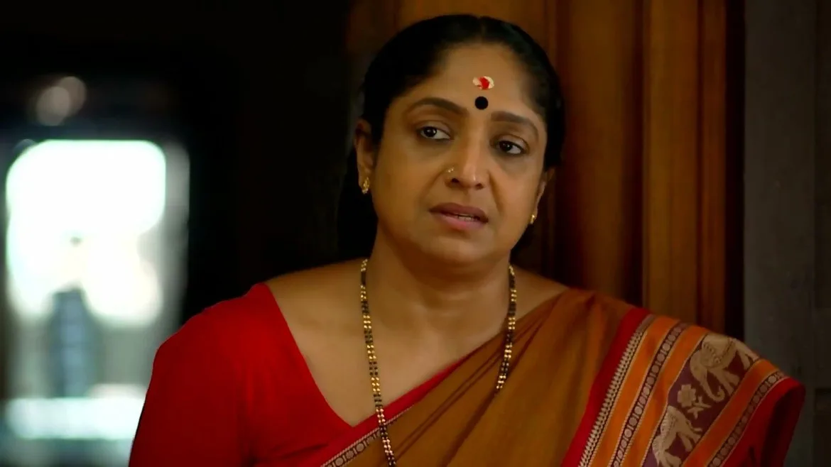 Watch Sharada Scolds Sharika | Kudumbashree Sharada Kudumbashree ...