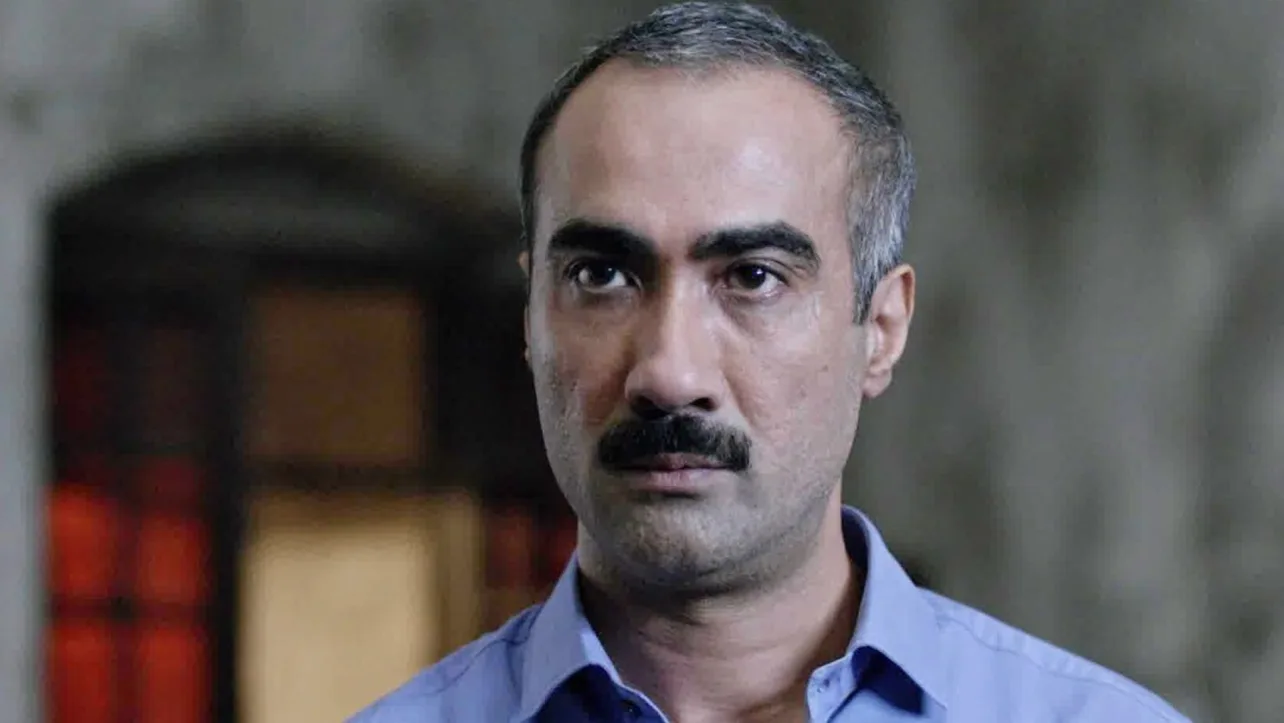 Rangbaaz web series online hotsell