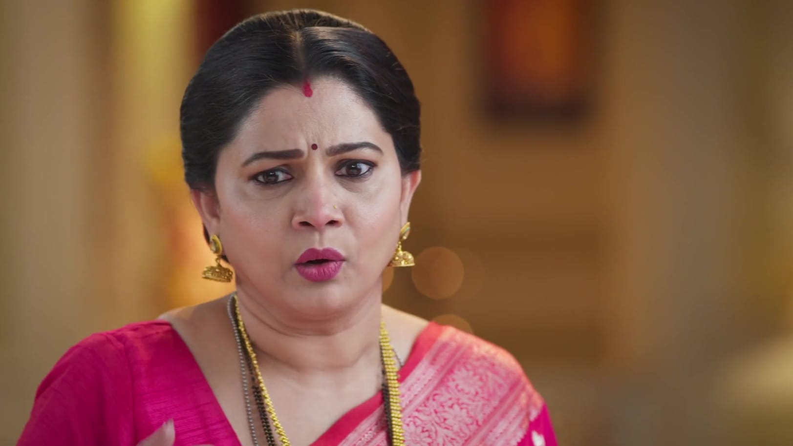 Savali Brings Amruta to the Hospital - Savalyachi Janu Savali 