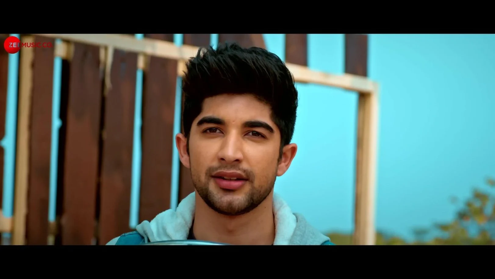 Zahir Kare – Full Video | Nikhil B & Mishti C | Pranay Bahuguna, Nilesh Ahuja, & Kumaar 