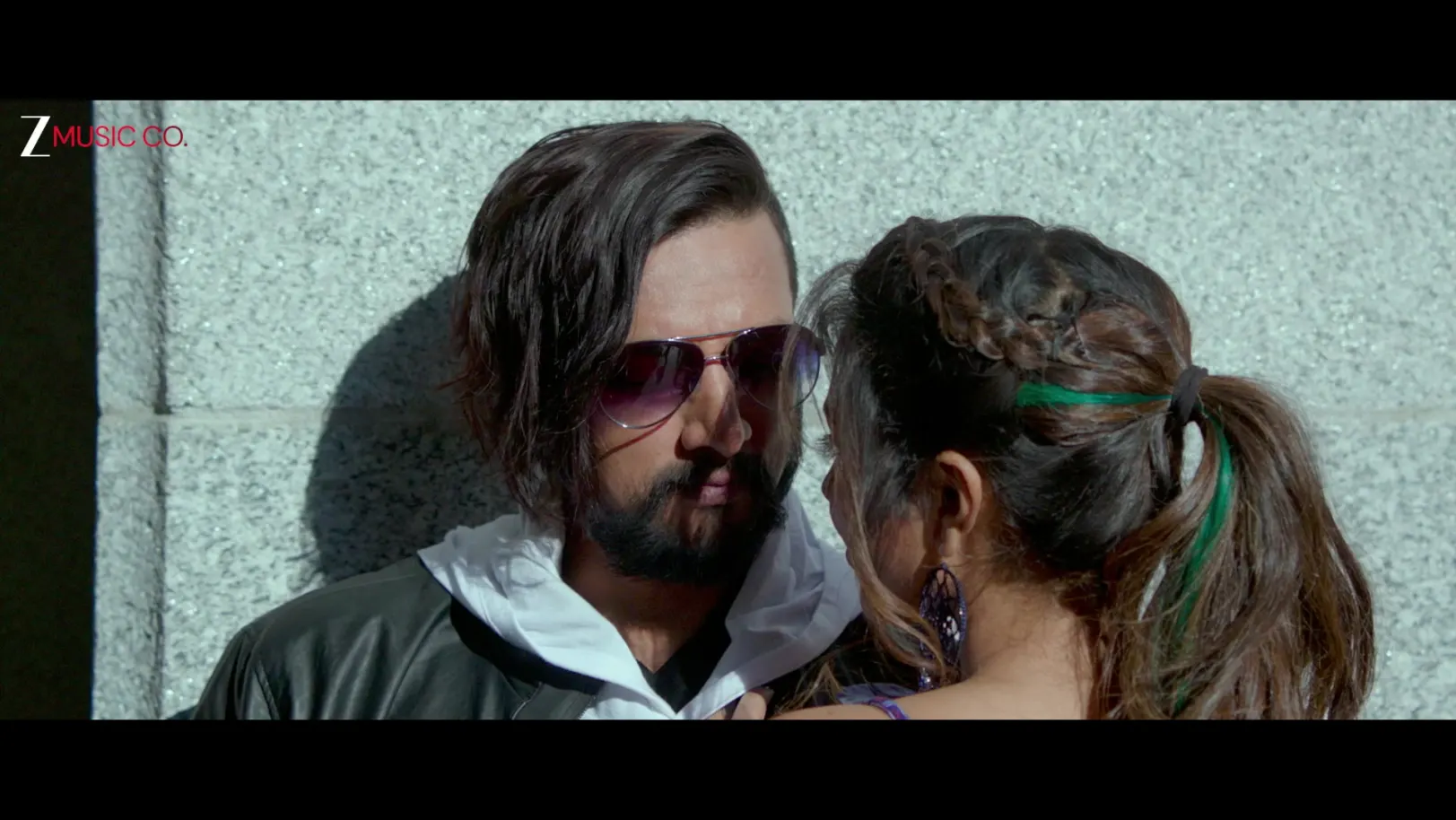 Usire Usire - Hebbuli | Shaan, Shreya Ghoshal, Kaviraj & Arjun Janya Usire Usire - Hebbuli | Shaan, Shreya Ghoshal, Kaviraj & Arjun Janya