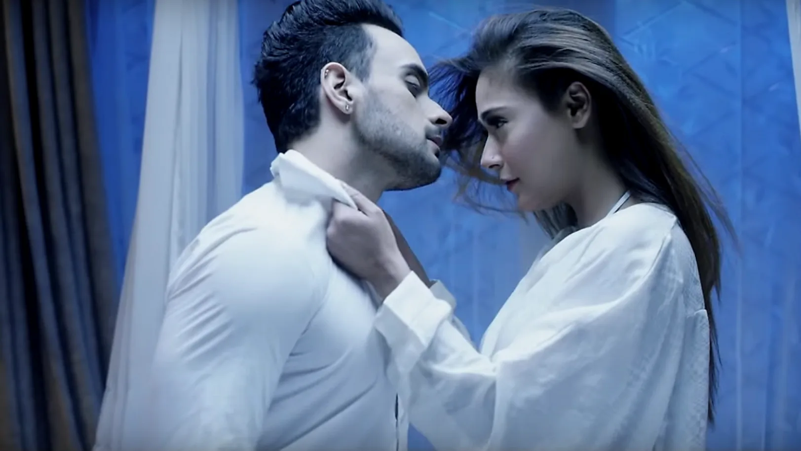 Tere Jism - Official Music Video | Sara Khan, Angad Hasija and Abdul Latif Shaikh 