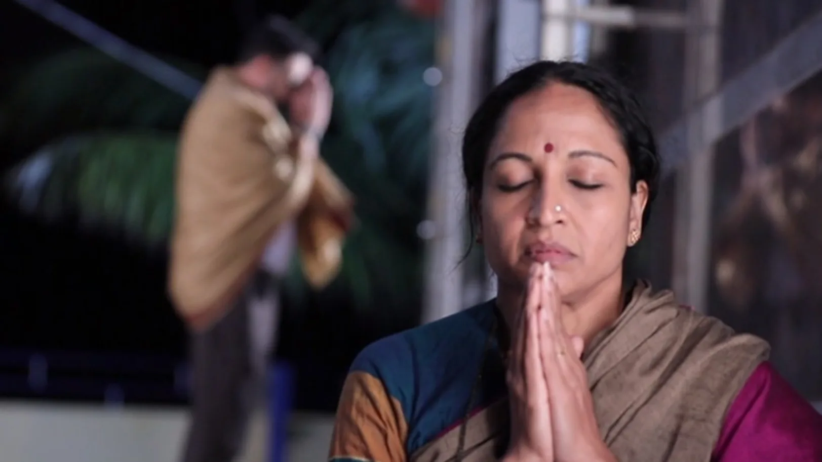 Will Chandru and Kamali's mother meet in the temple? - Kamali 