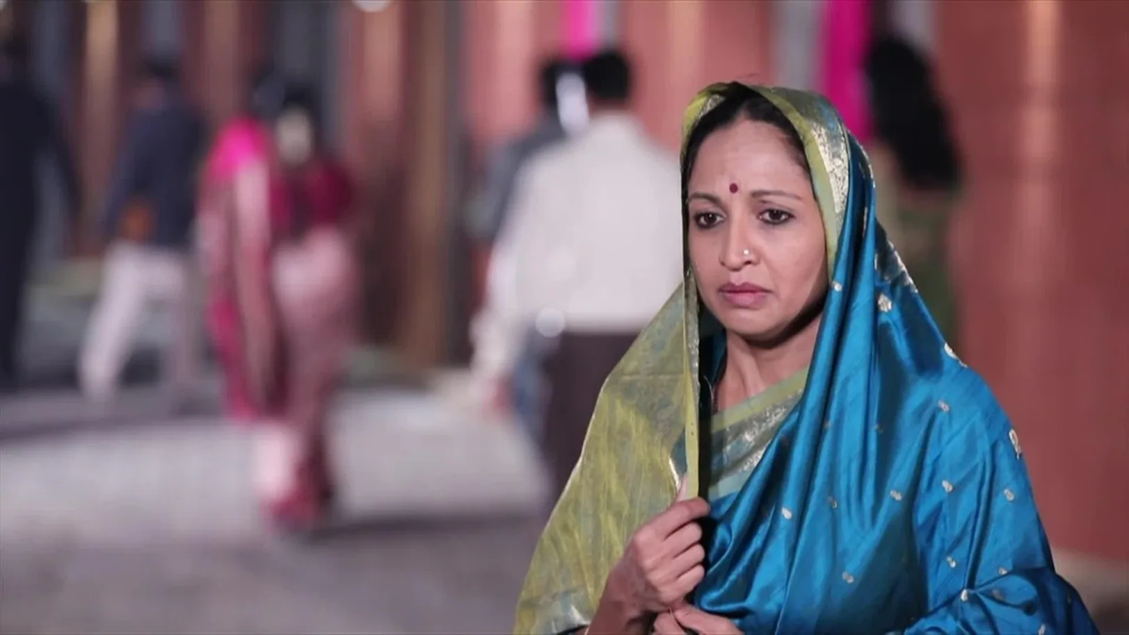 Kamali's mother hides herself from Chandru and others - Kamali 