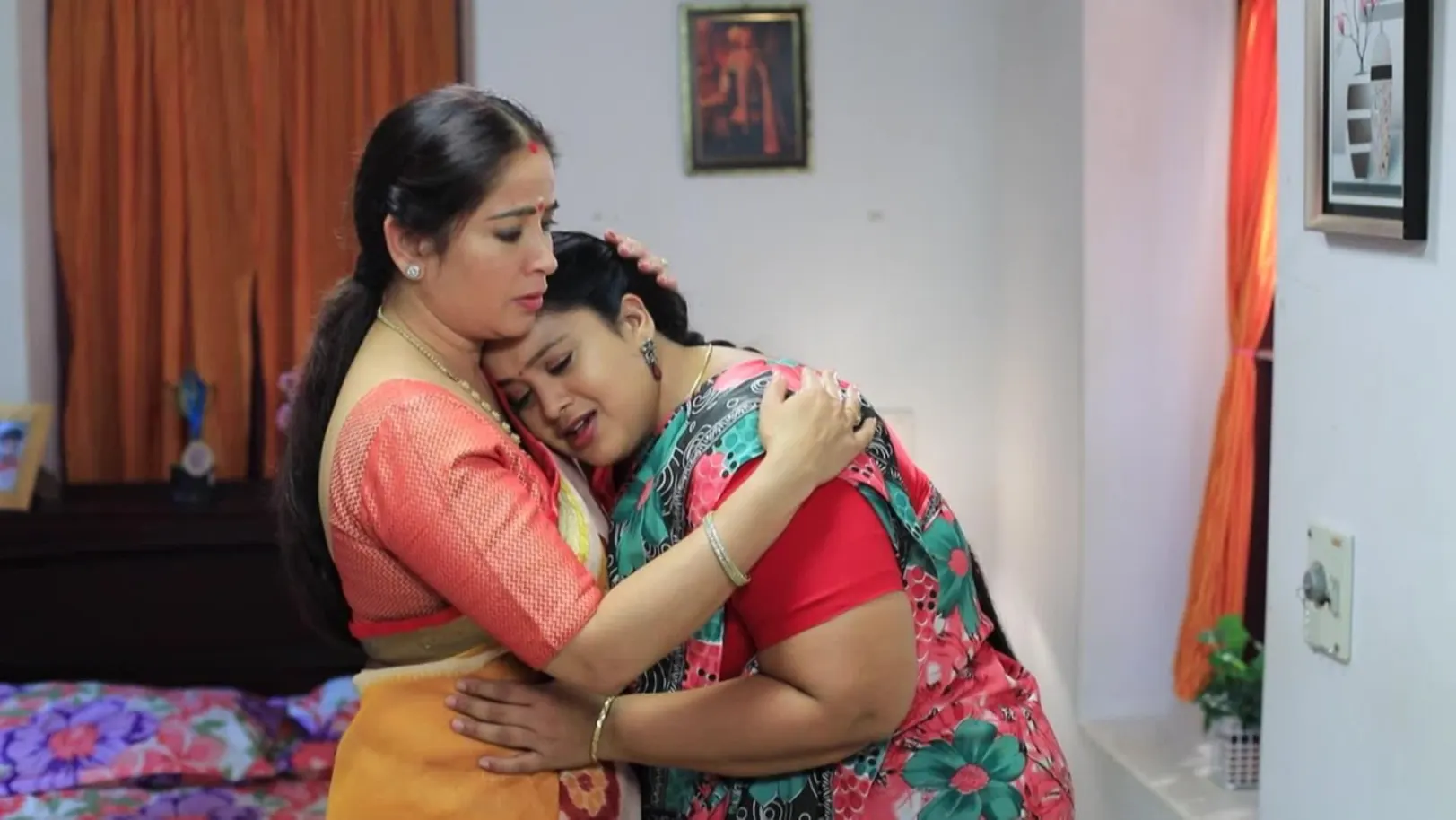 Mangai asks Rasathi to share her problems - Oru Oorula Oru Rajakumari Highlights 
