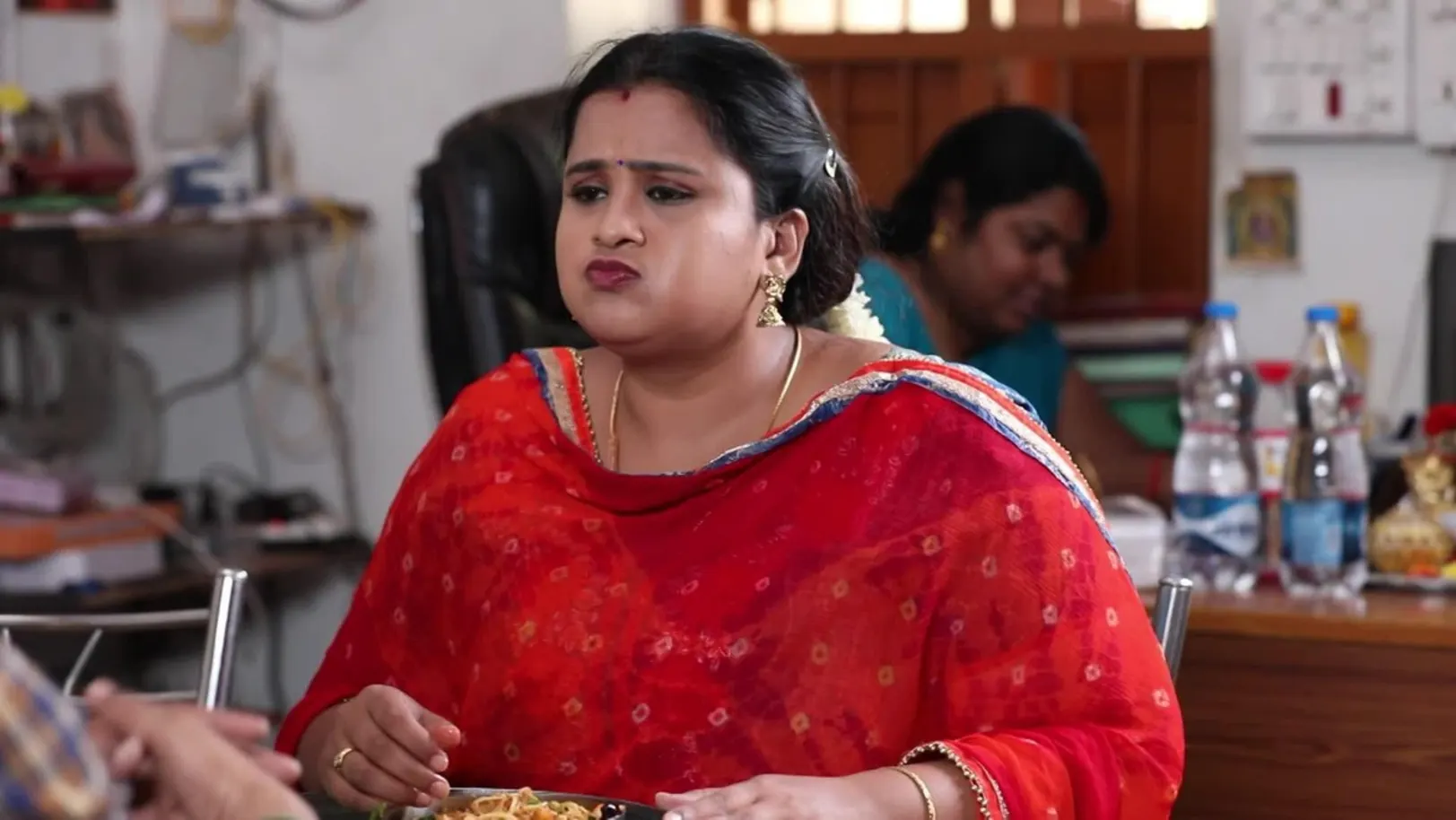 Rasathi refuse to go to her mom's house - Oru Oorula Oru Rajakumari Highlights 