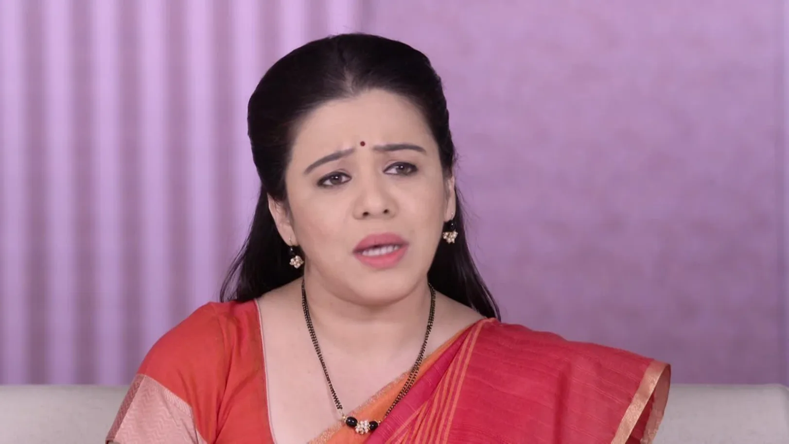 Radhika answers Shanya's questions - Mazhya Navryachi Bayko Highlights 