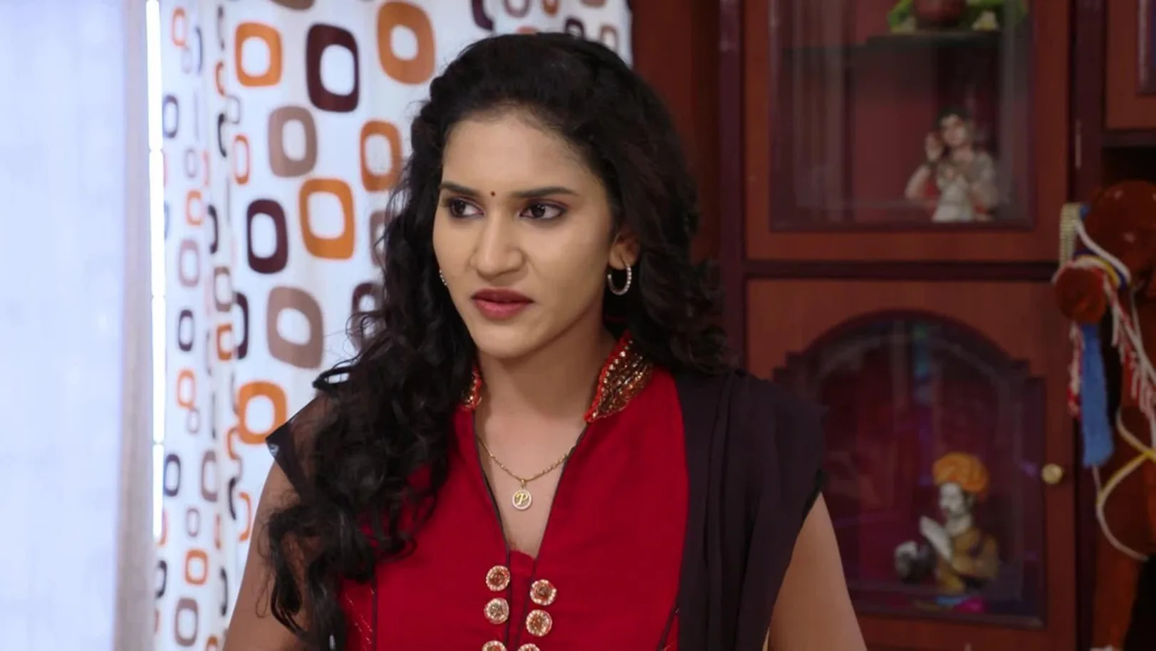 Syamala tries to frighten Akhila's family – Muddha Mandharam Highlights 