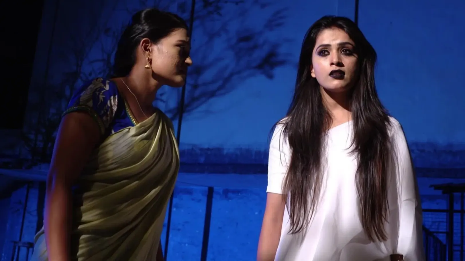 Soundarya disguises herself as a ghost - Muddha Mandharam Highlights 