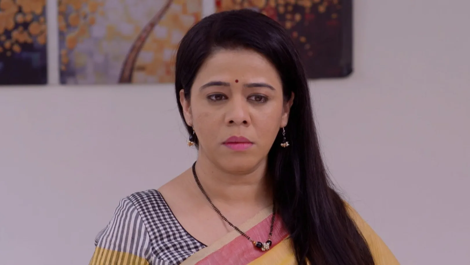 Radhika Tries to Discern Soumitra’s Feelings - Mazhya Navryachi Bayko Episode 939