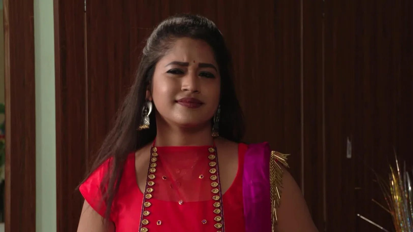 Prameela seeks mom's permission to attend a night party – Suryakantham Highlights 