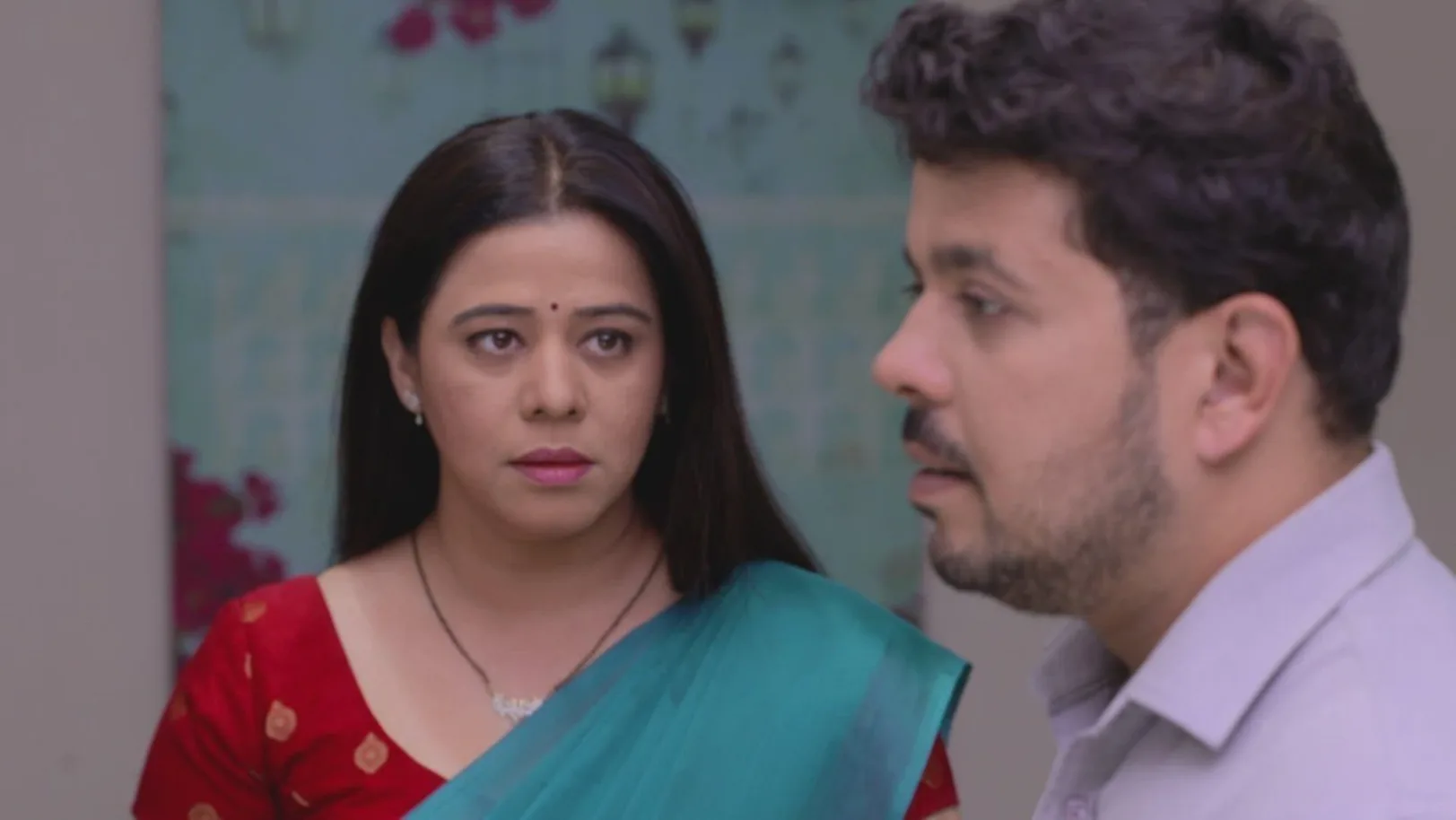 Yashwant to Give Soumitra-Radhika a Surprise - Mazhya Navryachi Bayko Episode 1073