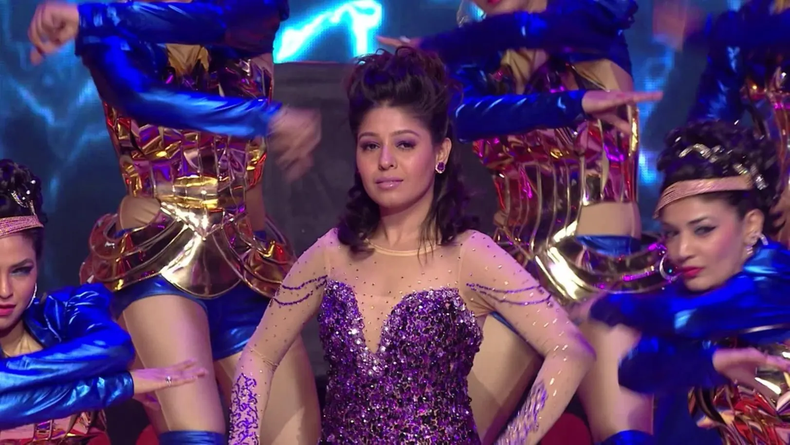 Sunidhi mesmerizes the audience - Indian Telly Awards 2015 